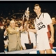 שמעון אמסלם מקבל גביע מנשיא המדינה 1992.jpg
